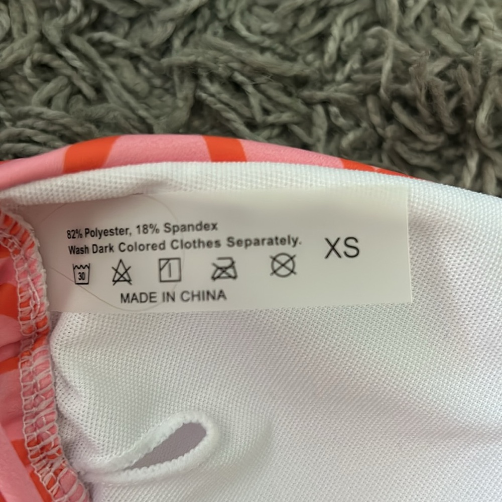 Bikini - Picture 3 of 3